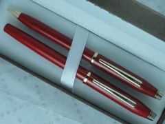 Cross Made in the UK Century ll Cinnabar Red and 23KT Gold Appointments Selectip Gel ink Rolling ball Pen Very rare 